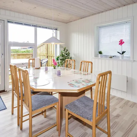 Gorgeous In With Kitchen Holiday home *