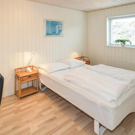 Stunning Home In Blokhus With Wifi *