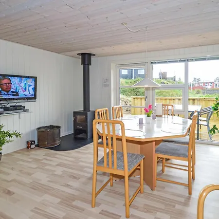 Stunning Home In Blokhus With Wifi